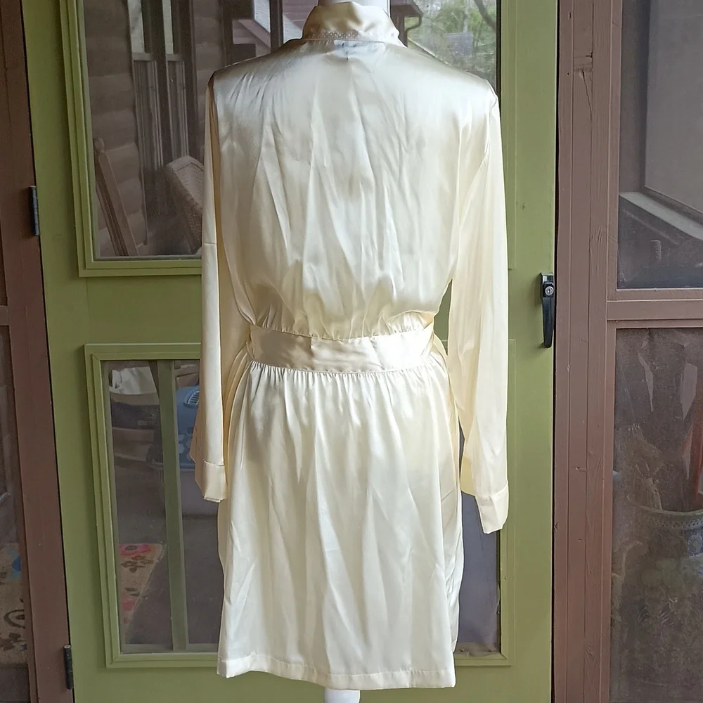 Morgan Taylor Intimates NWT Robe - Picture 3 of 6
